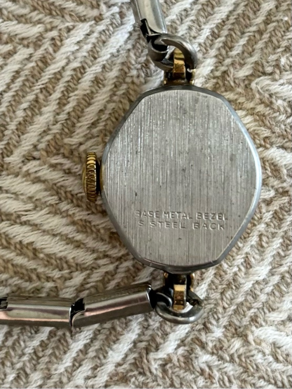 Vintage Timex Women's Two-Tone Gold & Silver Link Bracelet Watch - Oval Face - Picture 3 of 3